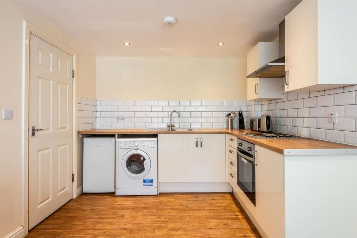 Bright 1 Bedroom Budget Flat In Central Pontefract Exterior foto