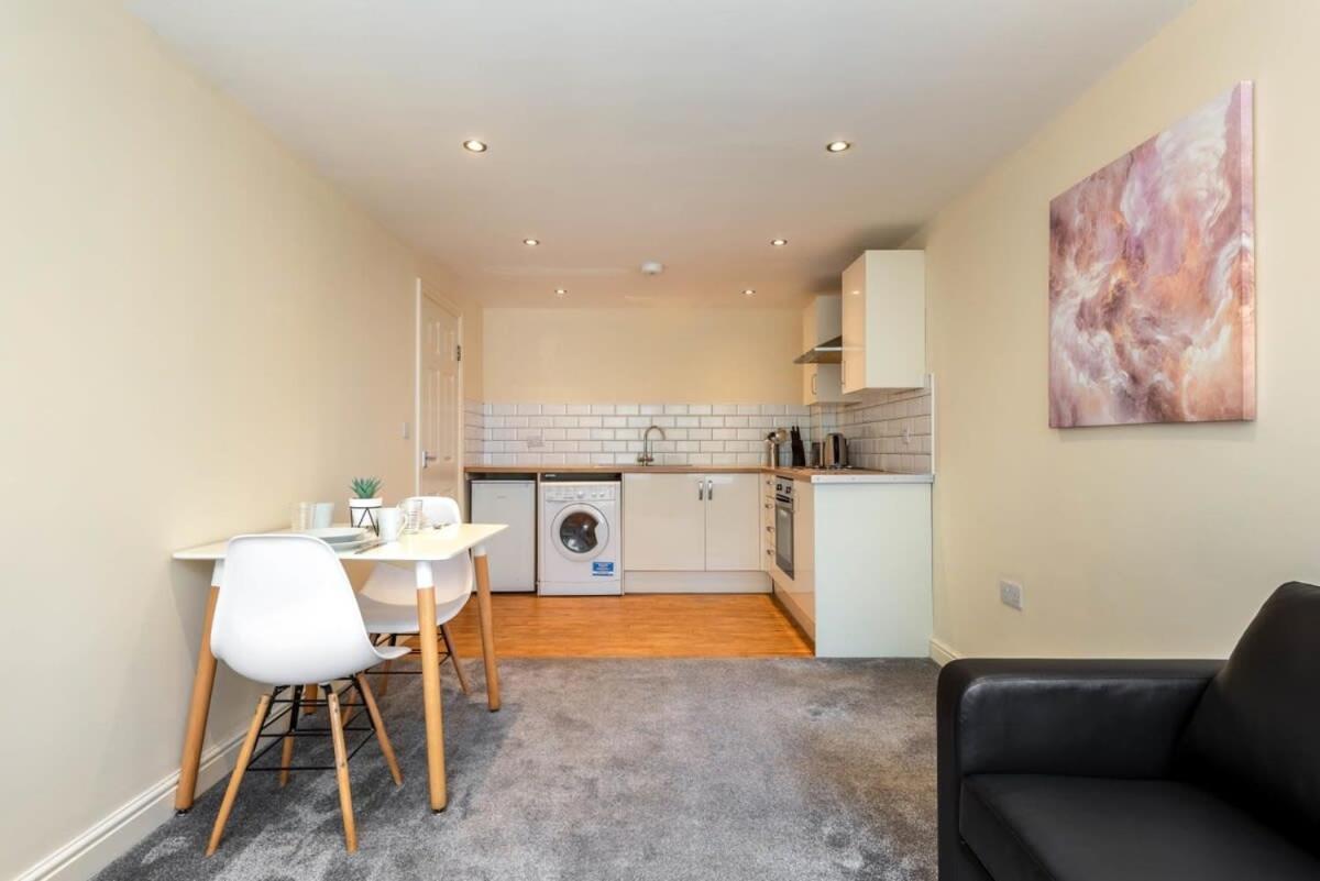 Bright 1 Bedroom Budget Flat In Central Pontefract Exterior foto