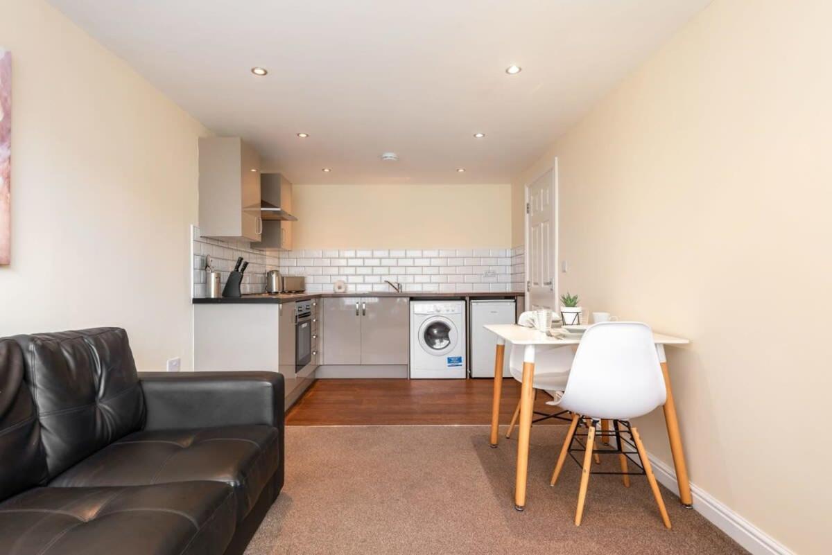 Bright 1 Bedroom Budget Flat In Central Pontefract Exterior foto